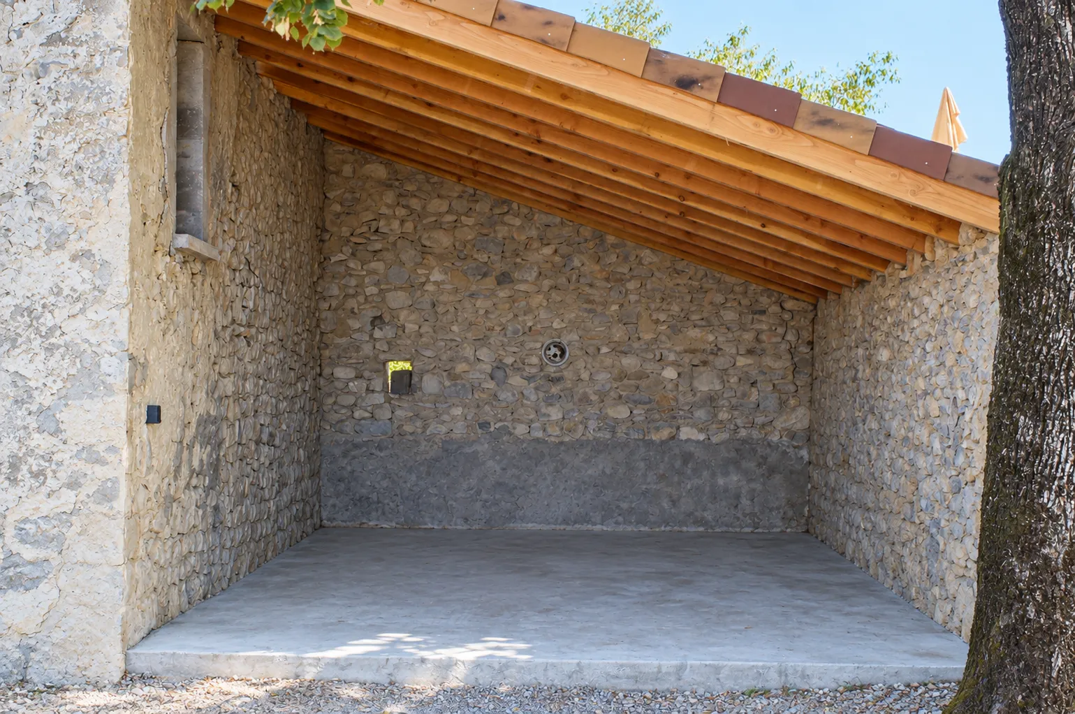 Cuisine d'été en pierre, après travaux
